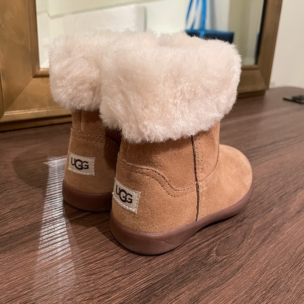 Toddler Ugg size 7 - never worn